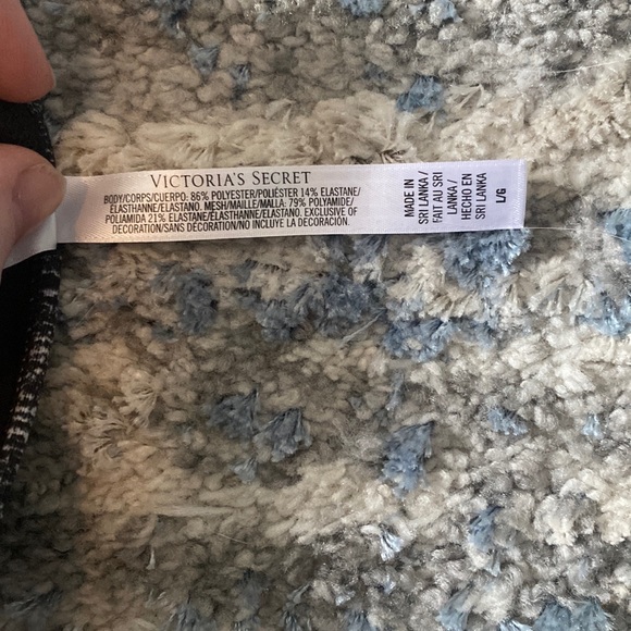 NWT Victoria’s Secret Sports Bra - Picture 3 of 5